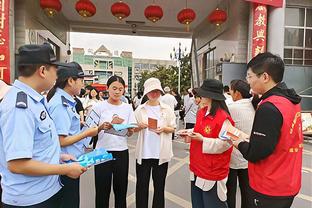 火爆狐狸！福克斯半场10投7中得20分1助1断 次节独得14分